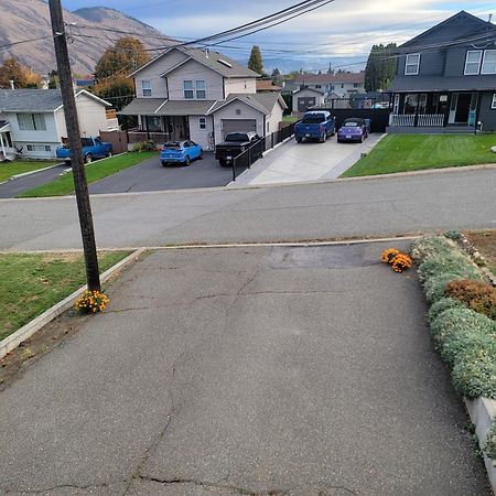 Charming - 2 Bedrooms Suite, 1 Full Bath & Family Room Kamloops Exteriér fotografie