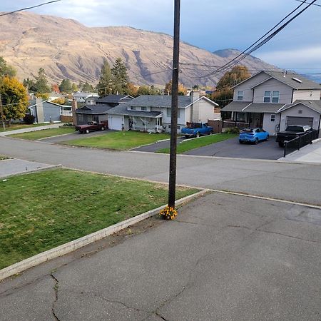 Charming - 2 Bedrooms Suite, 1 Full Bath & Family Room Kamloops Exteriér fotografie