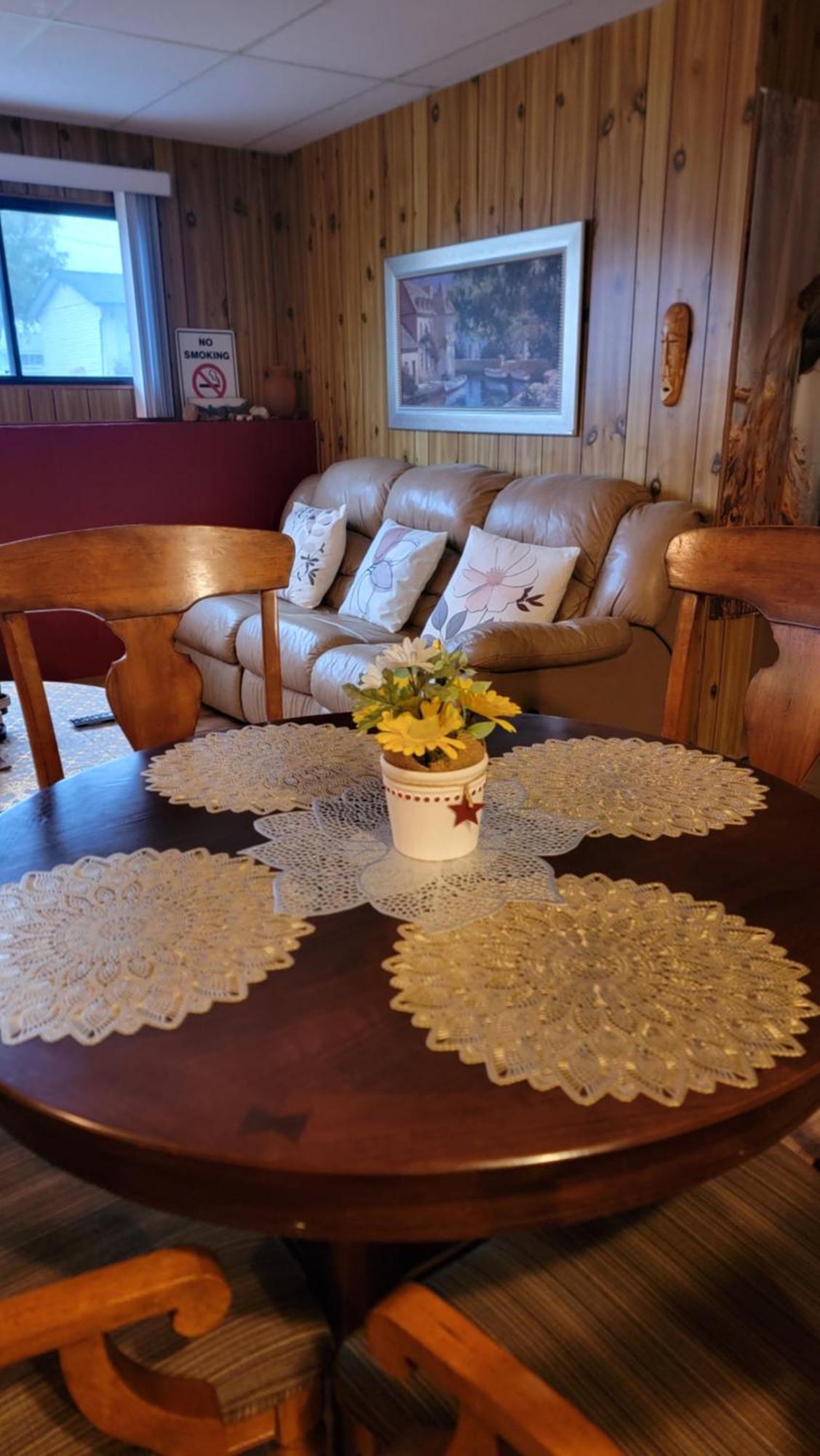 Charming - 2 Bedrooms Suite, 1 Full Bath & Family Room Kamloops Exteriér fotografie