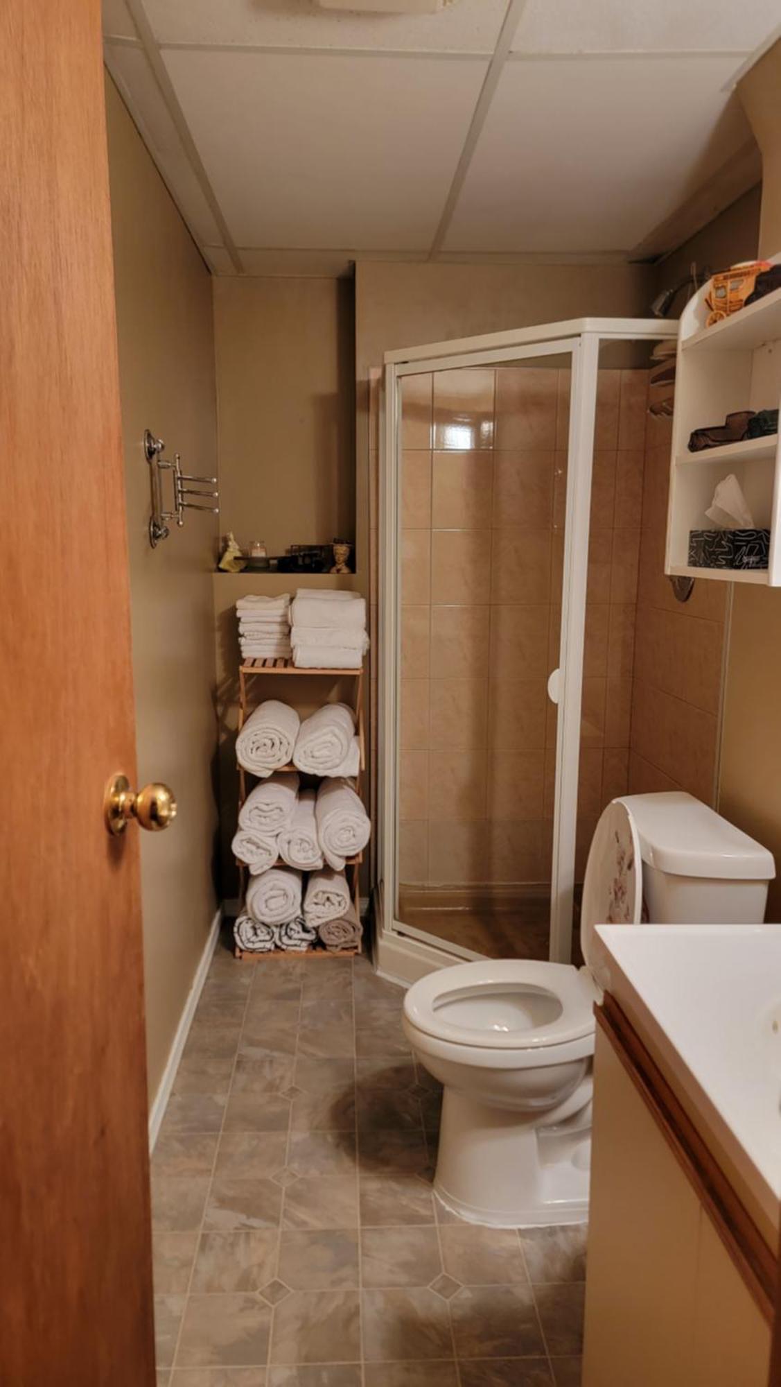 Charming - 2 Bedrooms Suite, 1 Full Bath & Family Room Kamloops Exteriér fotografie