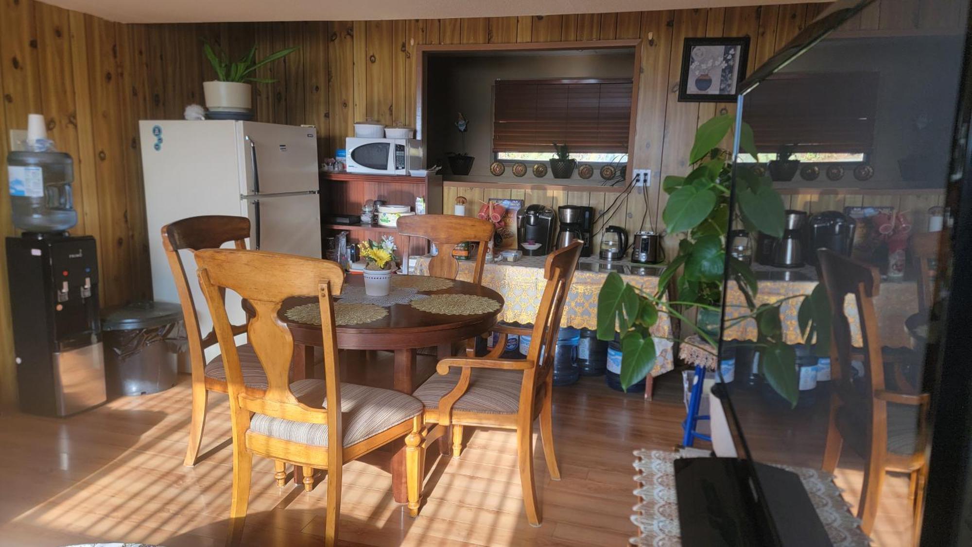 Charming - 2 Bedrooms Suite, 1 Full Bath & Family Room Kamloops Exteriér fotografie